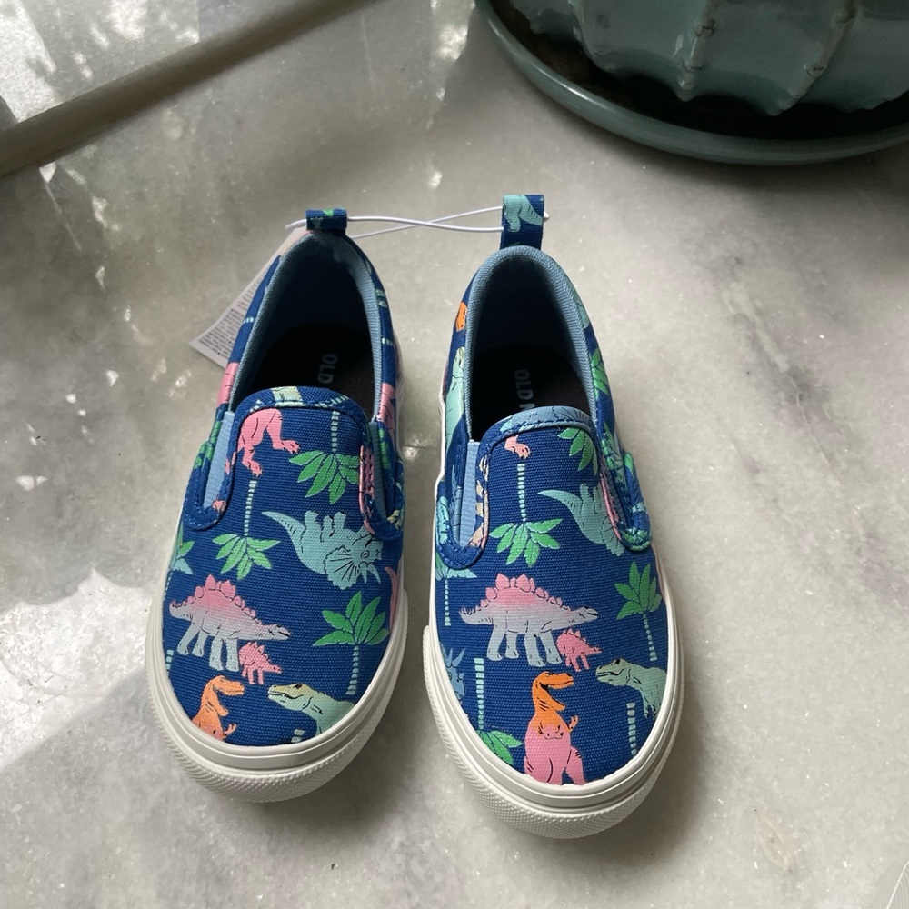 Slip on toddler sneakers, NWT, 7T